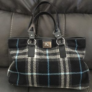 Gorgeous Burberry London Wool And Leather Plaid Shoulder Handbag